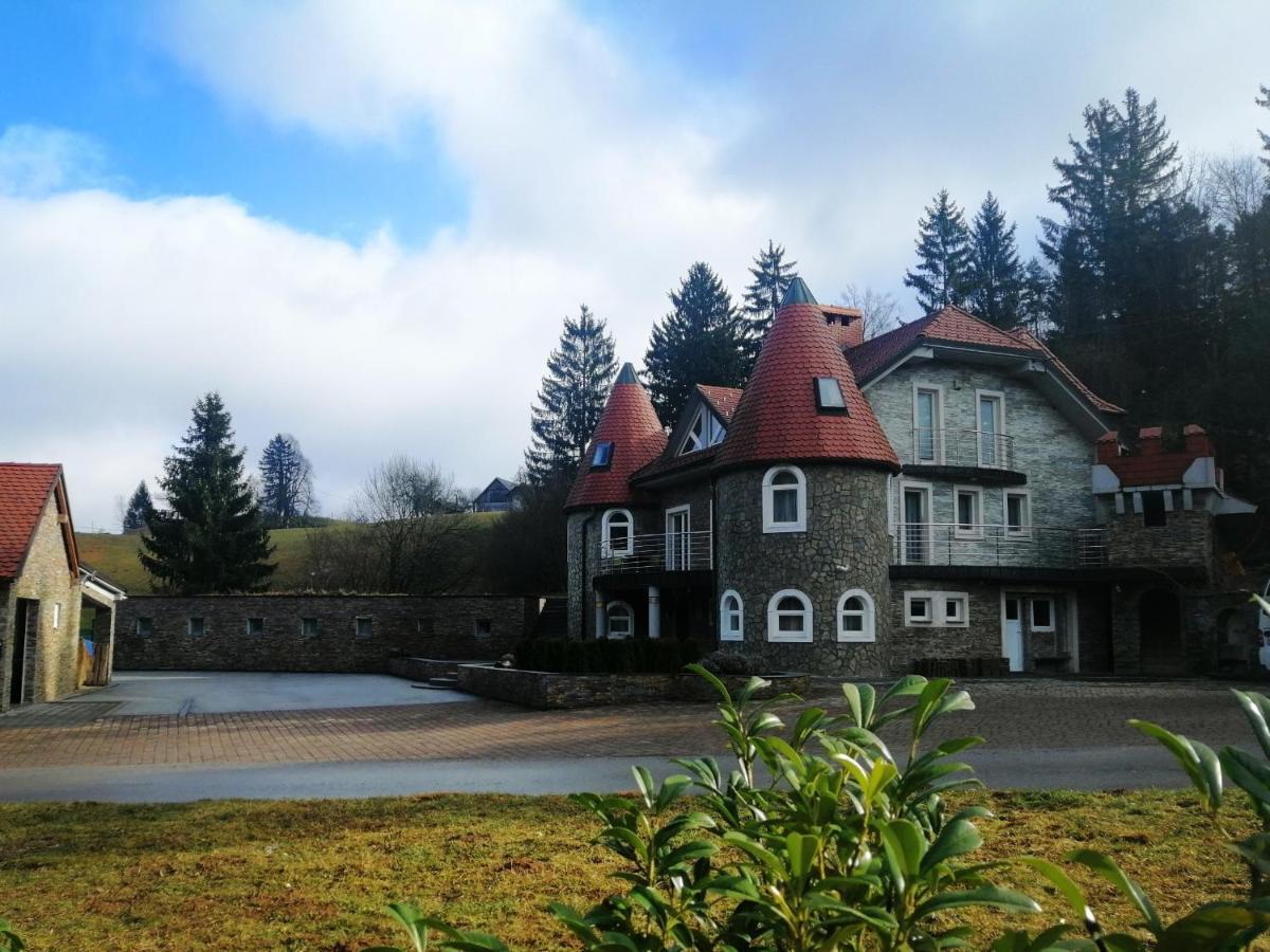 Gladiaterra Castle Hotel Smrecje ภายนอก รูปภาพ