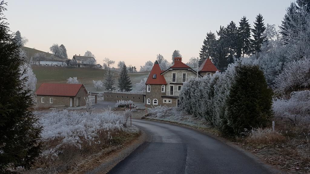Gladiaterra Castle Hotel Smrecje ภายนอก รูปภาพ