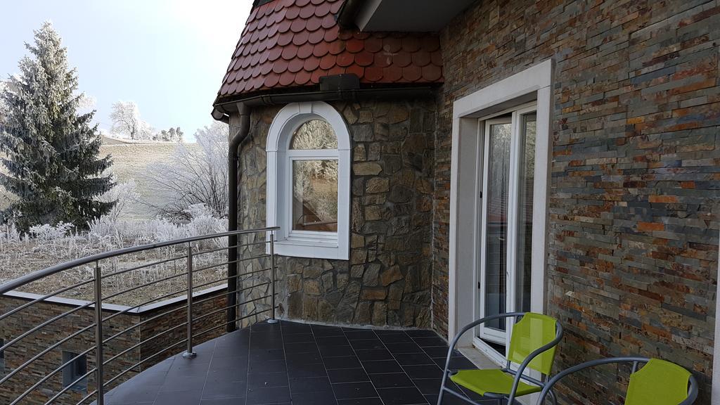Gladiaterra Castle Hotel Smrecje ภายนอก รูปภาพ