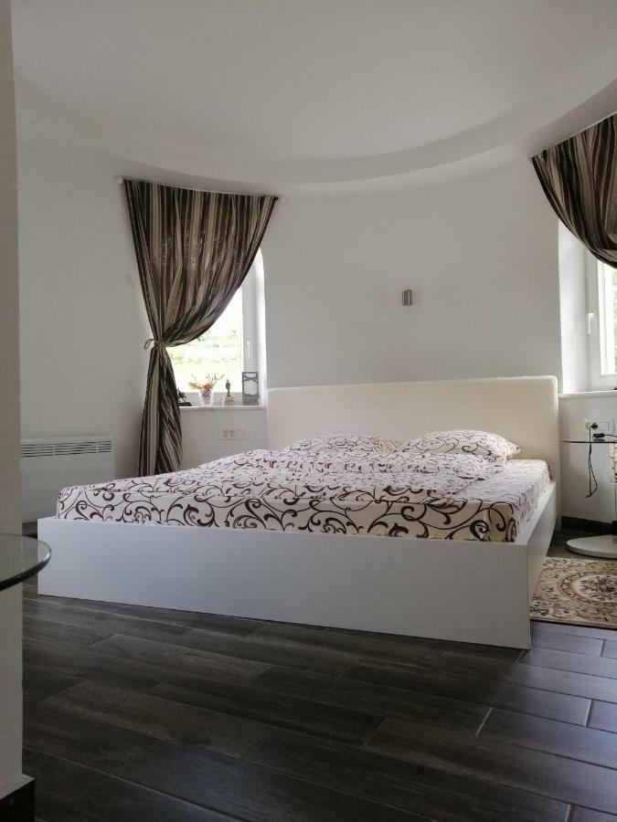 Gladiaterra Castle Hotel Smrecje ภายนอก รูปภาพ